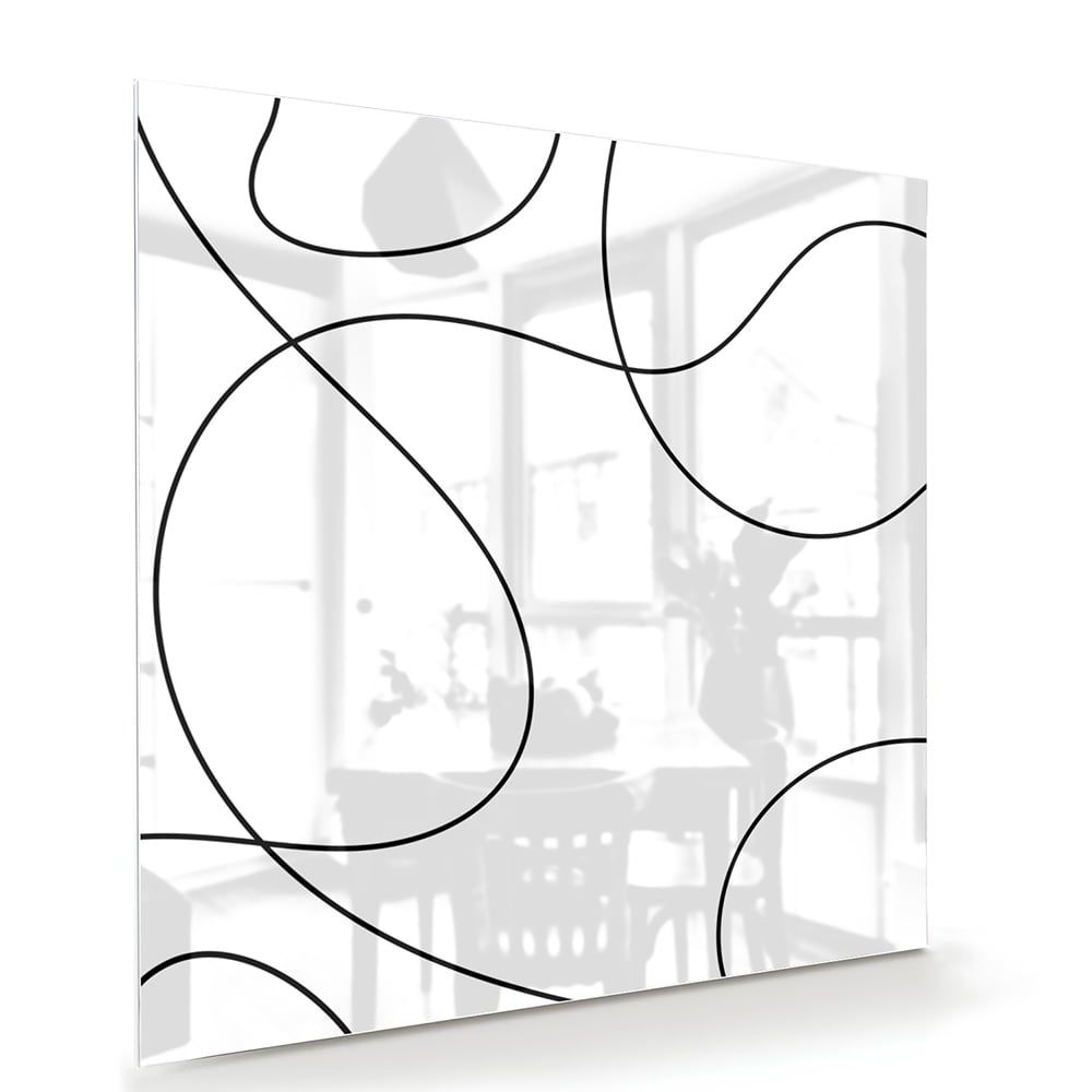 Glazen schilderij met elegante zwarte lijnen in een moderne woonkamer.