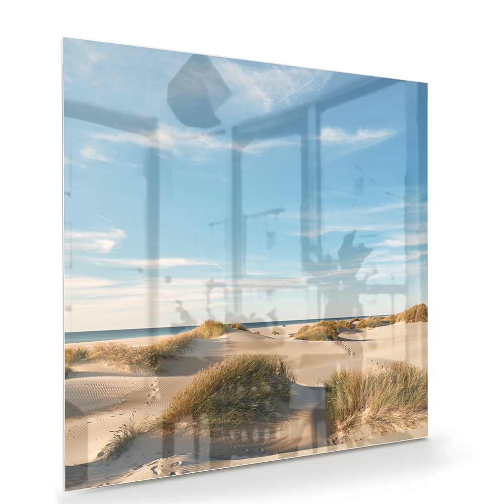 Glazen schilderij met duinen en een heldere blauwe lucht