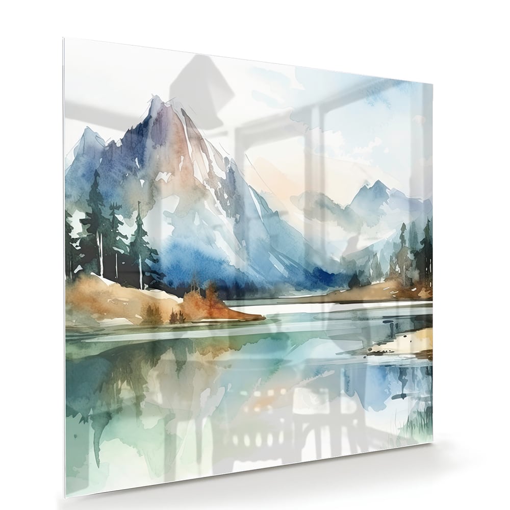 Glazen schilderij met een landschap van bergen en een meer in waterverfstijl.