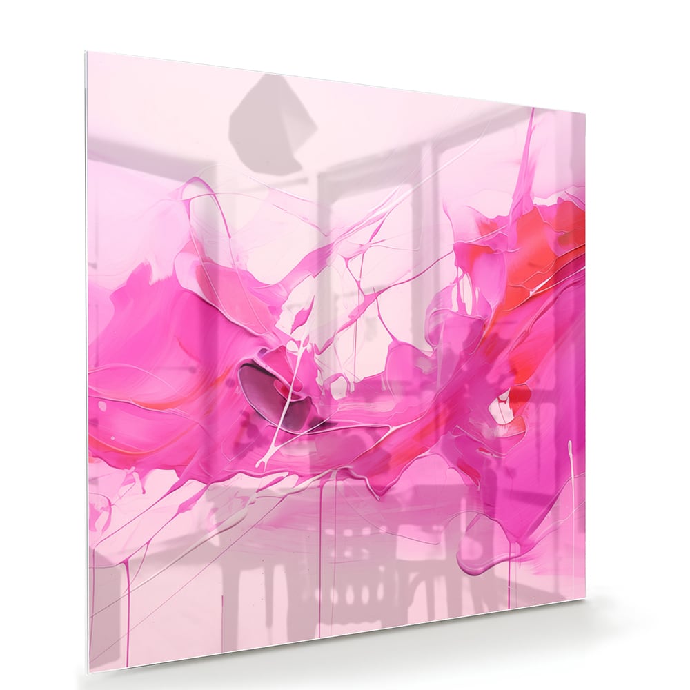 Abstract glazen schilderij met felle roze tinten aan de muur