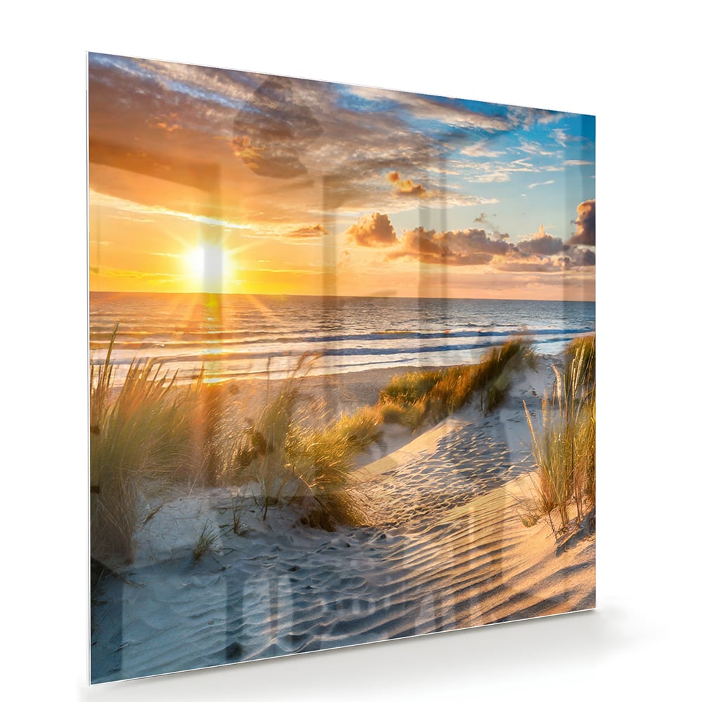 Glazen schilderij van een zonsondergang bij het strand met duinen en gras