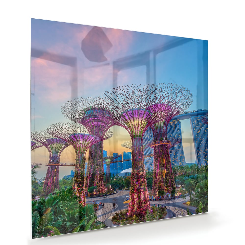 Glazen schilderij van de Boom van het Leven in Singapore met kleurrijke details