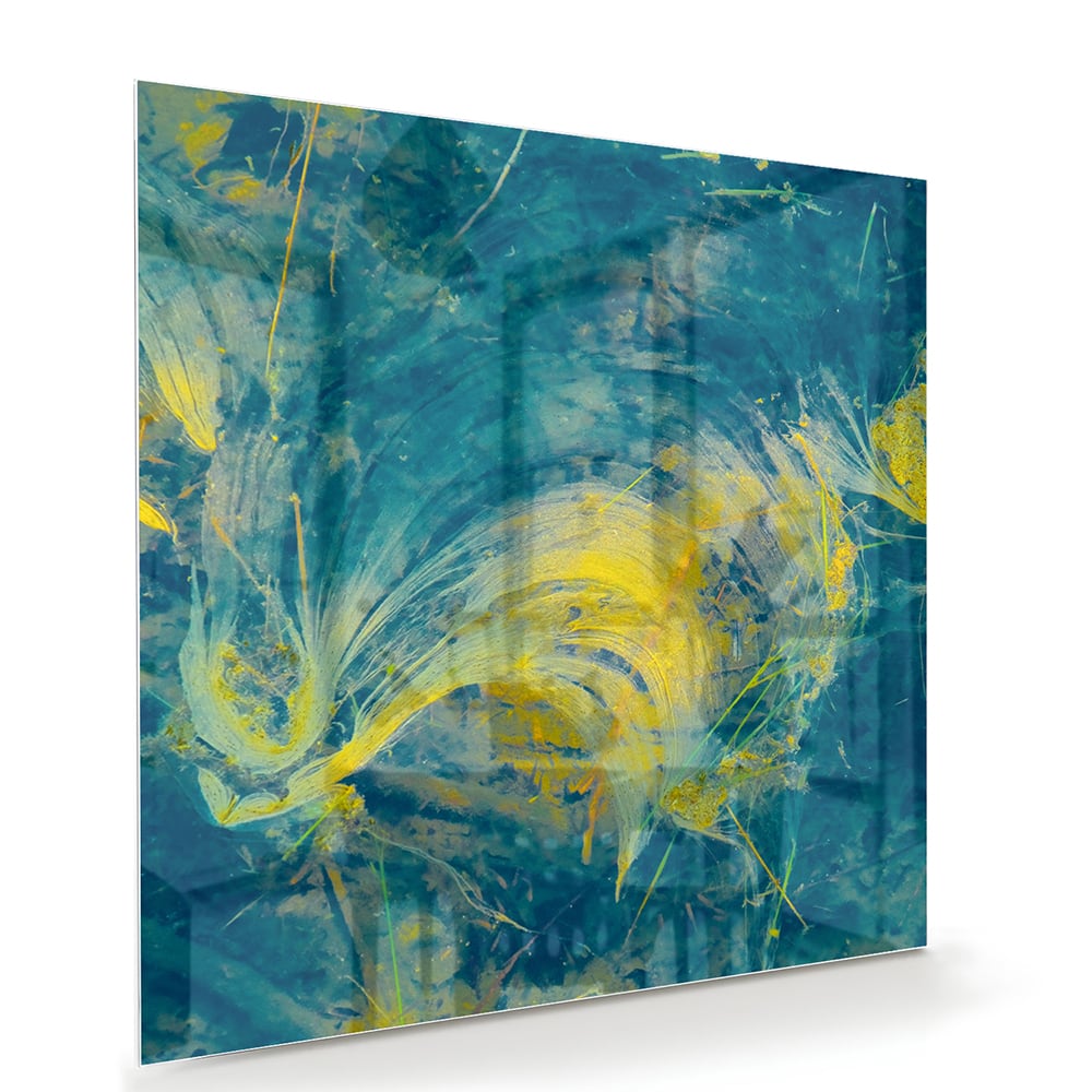 Abstract glazen schilderij met blauw en geel dat aan de muur hangt