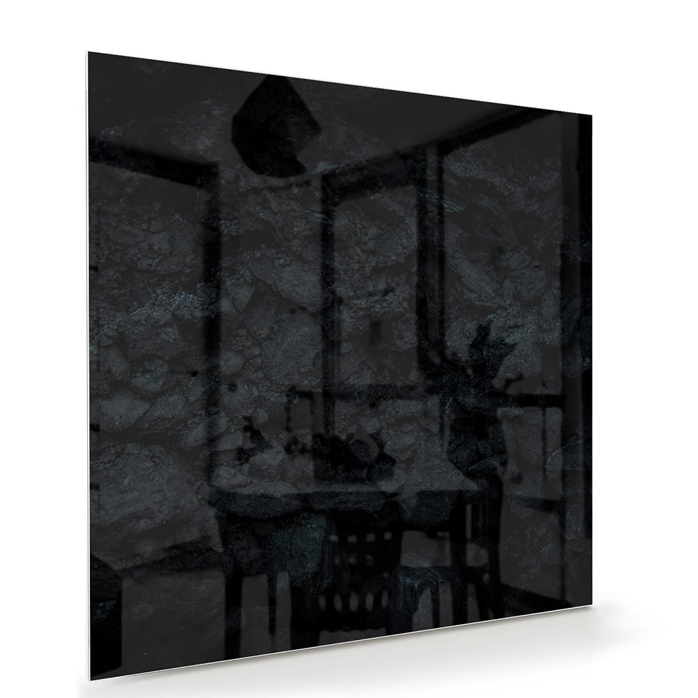 Moderne glazen schilderij met abstracte schakeringen aan de muur in een lichte kamer.