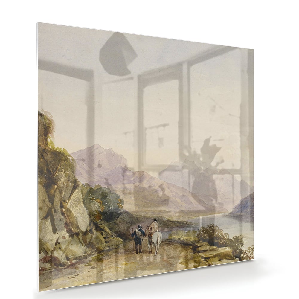 Glazen schilderij van een serene natuurlijke landschaapscne met bergen en water.