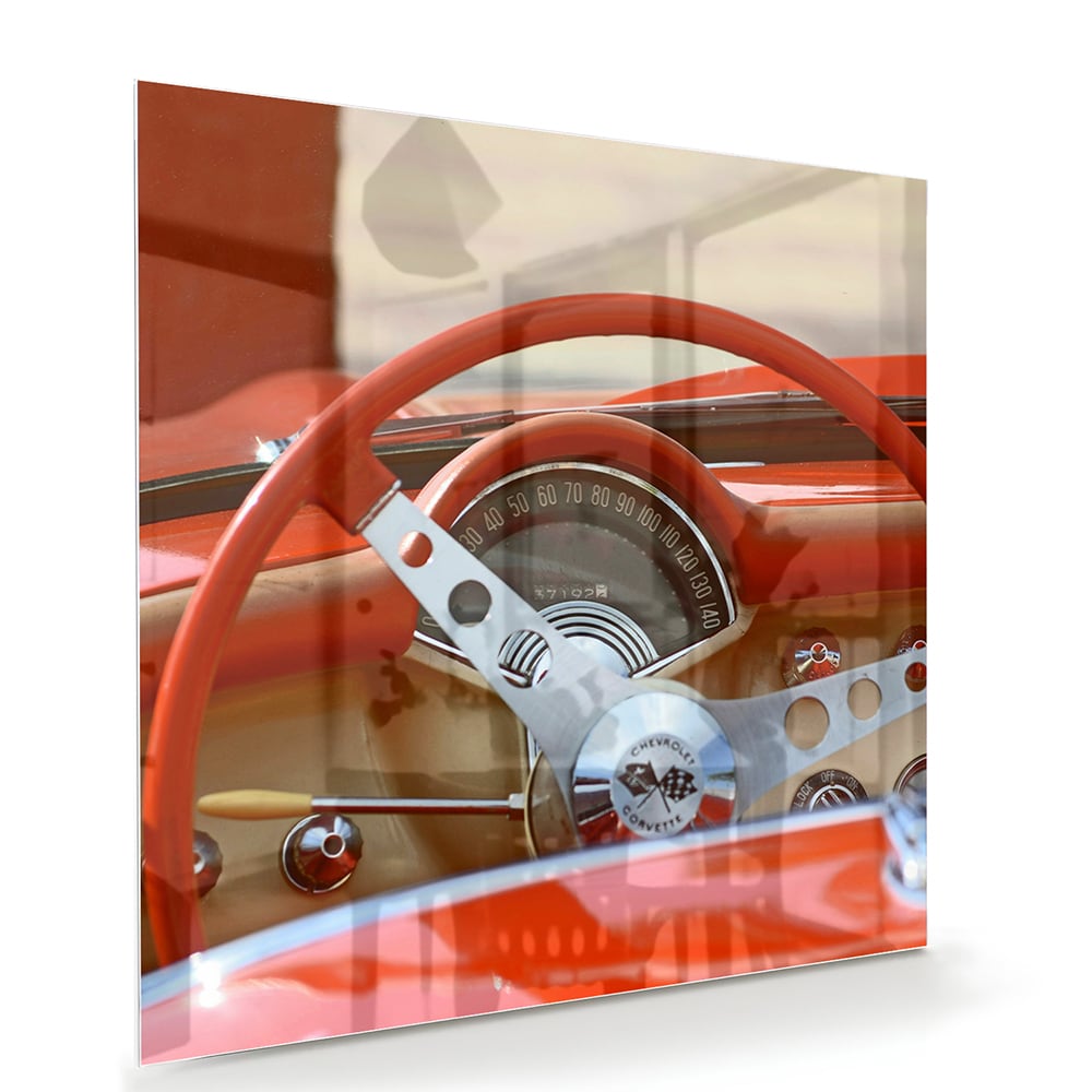 Glazen schilderij van een retro auto interieur met een rood stuur