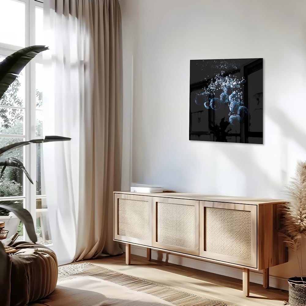 Abstract glazen schilderij met luchtbellen in zwart water