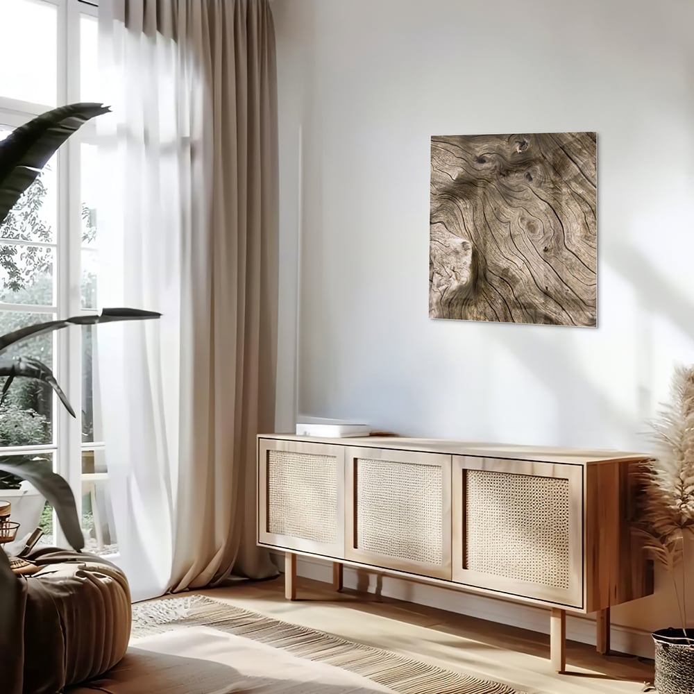 Glazen schilderij met een stijlvolle houtnerf op een witte muur.