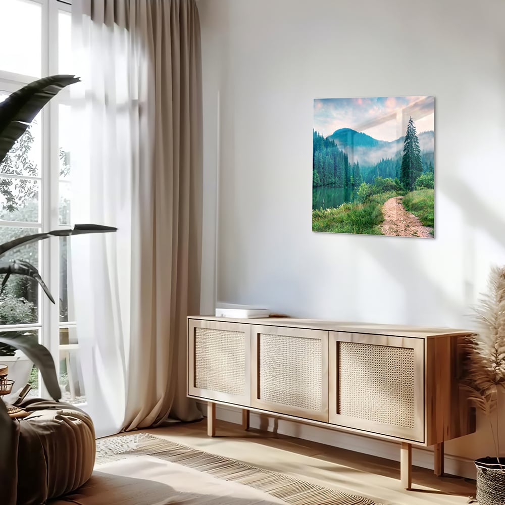 Glazen schilderij van een berglandschap met een pad en bomen