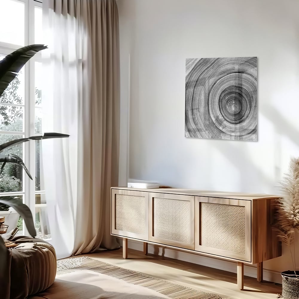 Abstract glazen schilderij in grijstinten met cirkels aan de muur