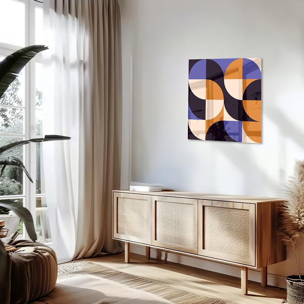 Abstract glazen schilderij met blauwe en oranjekleurige vormen, perfect voor moderne interieurs.