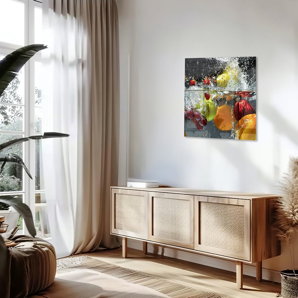 Glazen schilderij met kleurrijk fruit en sprankelend water