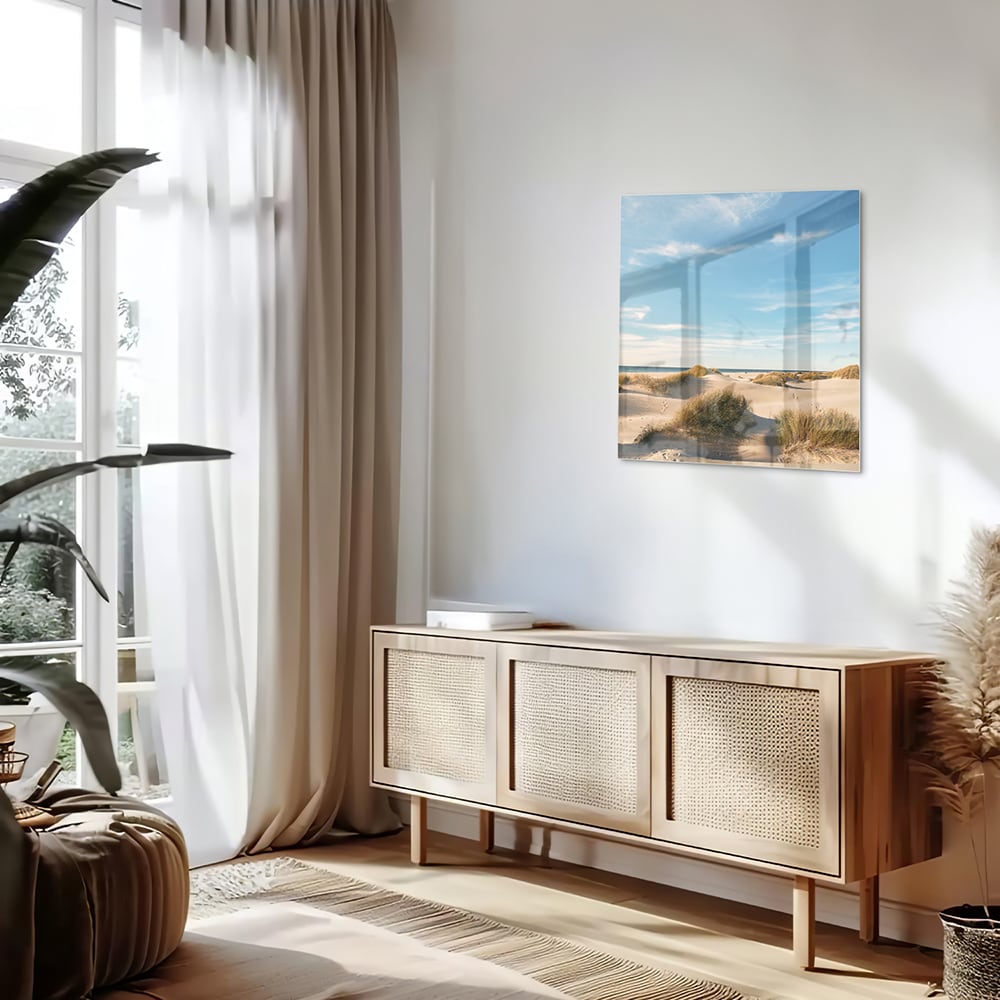 Glazen schilderij met duinen en een heldere blauwe lucht
