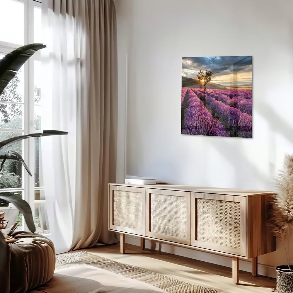 Glazen schilderij van paarse lavendelvelden tijdens de zonsondergang