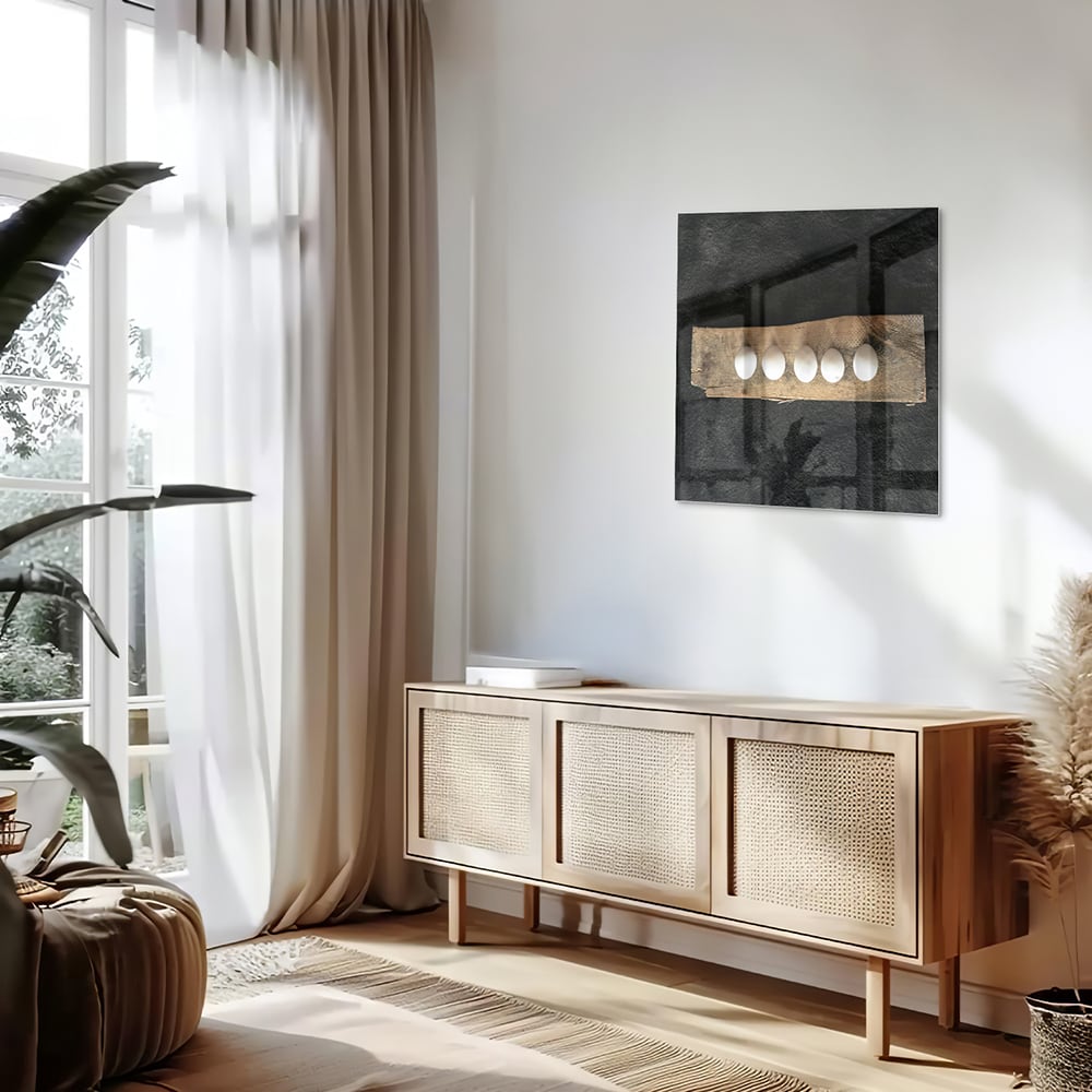 Elegant glazen schilderij met vier lichtpunten, perfect voor moderne interieurs.