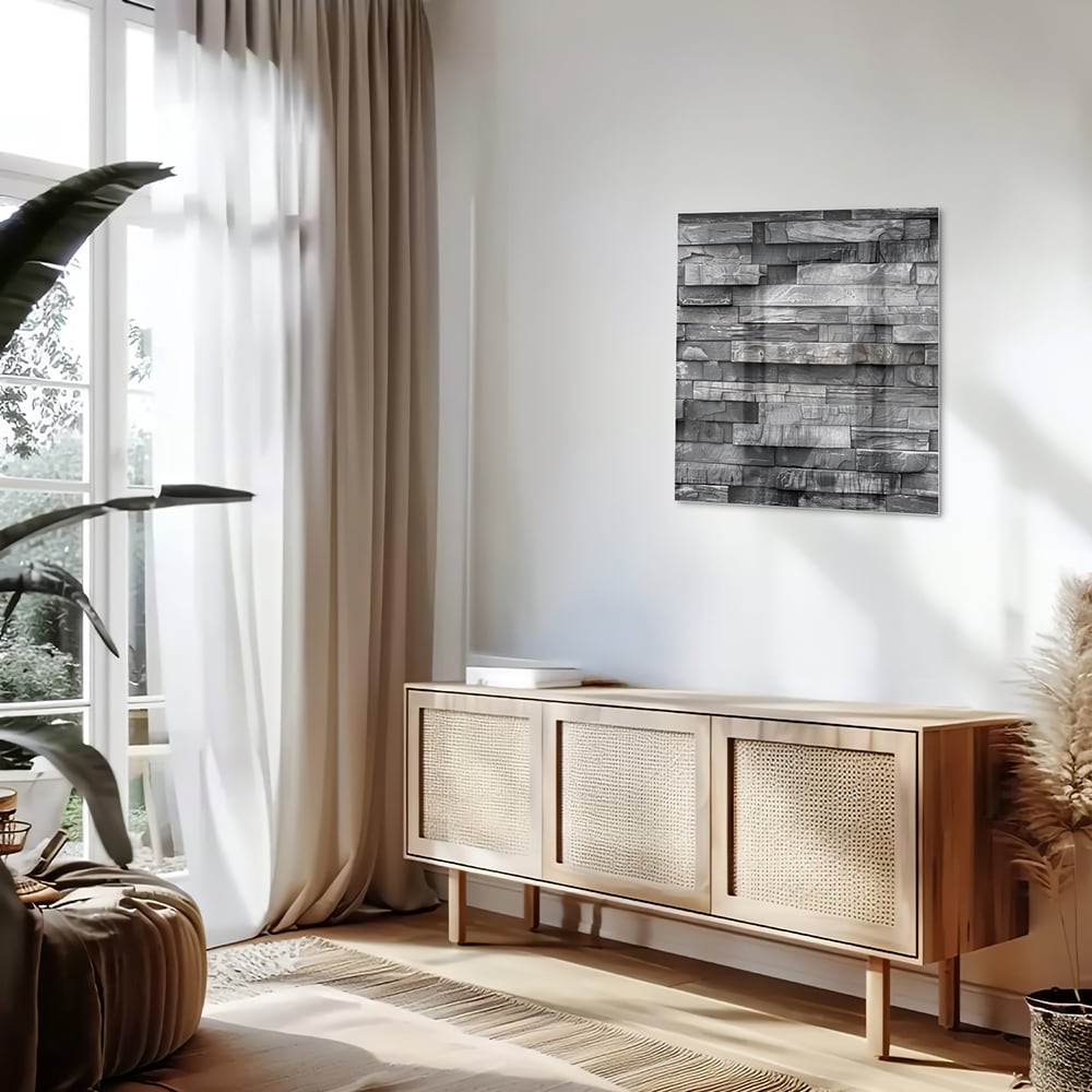 Moderne glazen schilderij met grijze texturen aan een lichte muur.