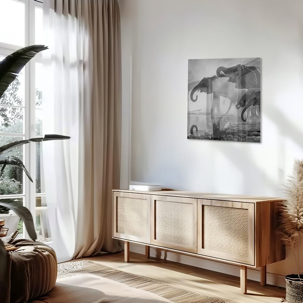 Glazen schilderij van olifanten in een moderne woonkamer