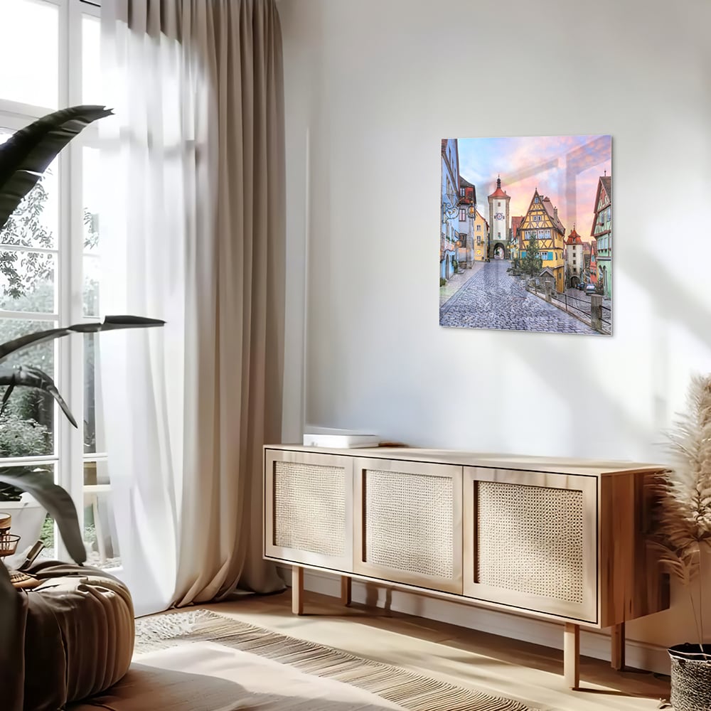 Glazen schilderij van een pittoreske straat met historische gebouwen en pastelkleuren