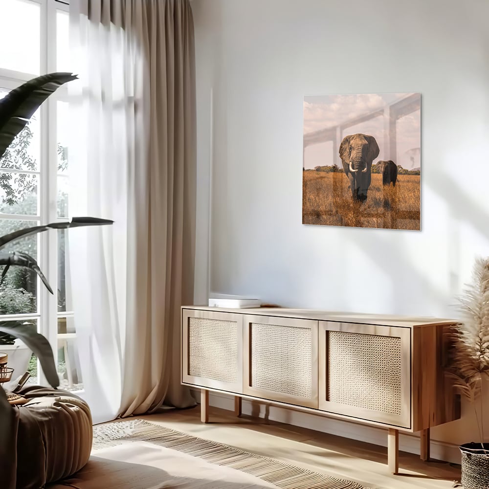 Glazen schilderij van twee olifanten in een gouden graslandschap