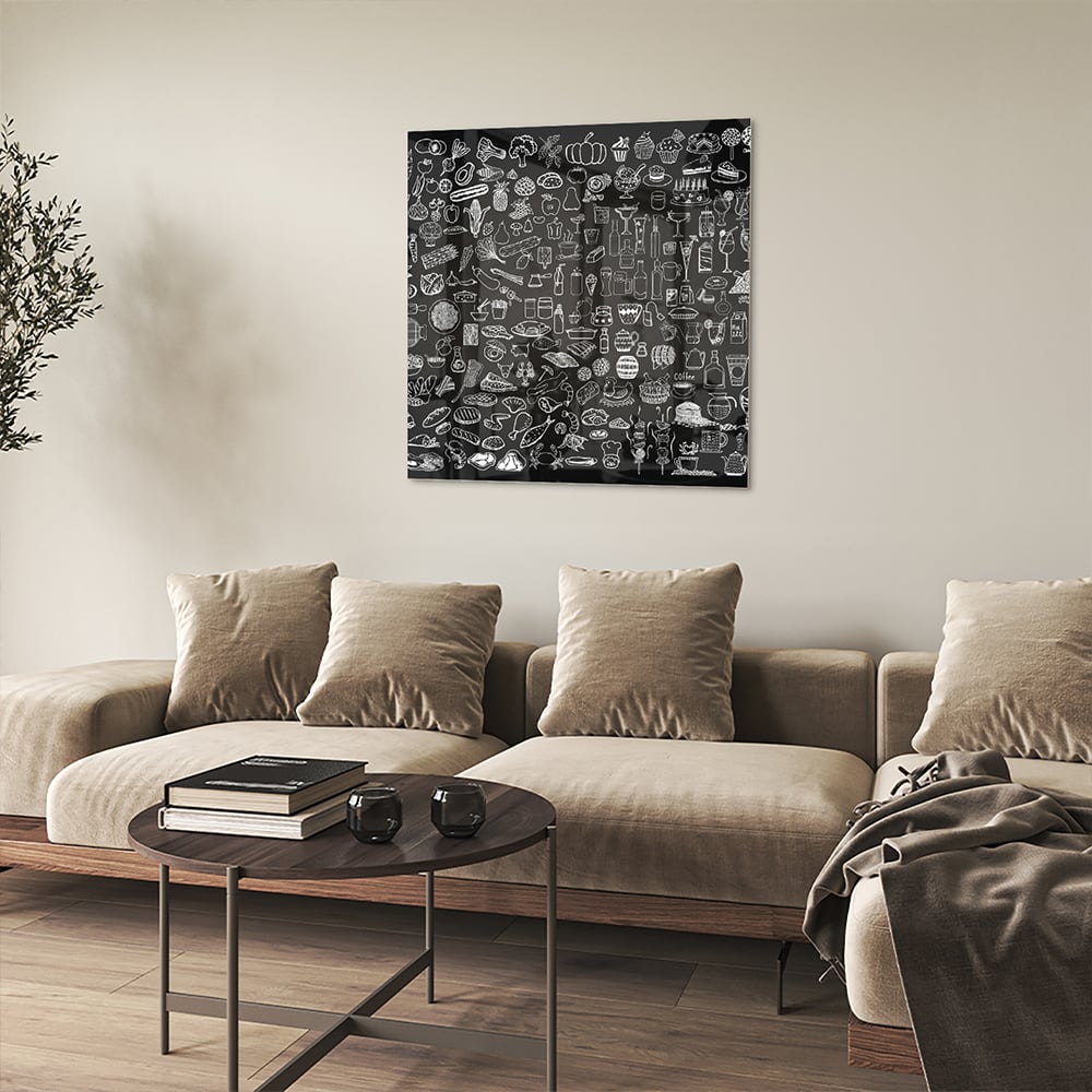 Glazen schilderij met zwart-witte illustraties aan een muur