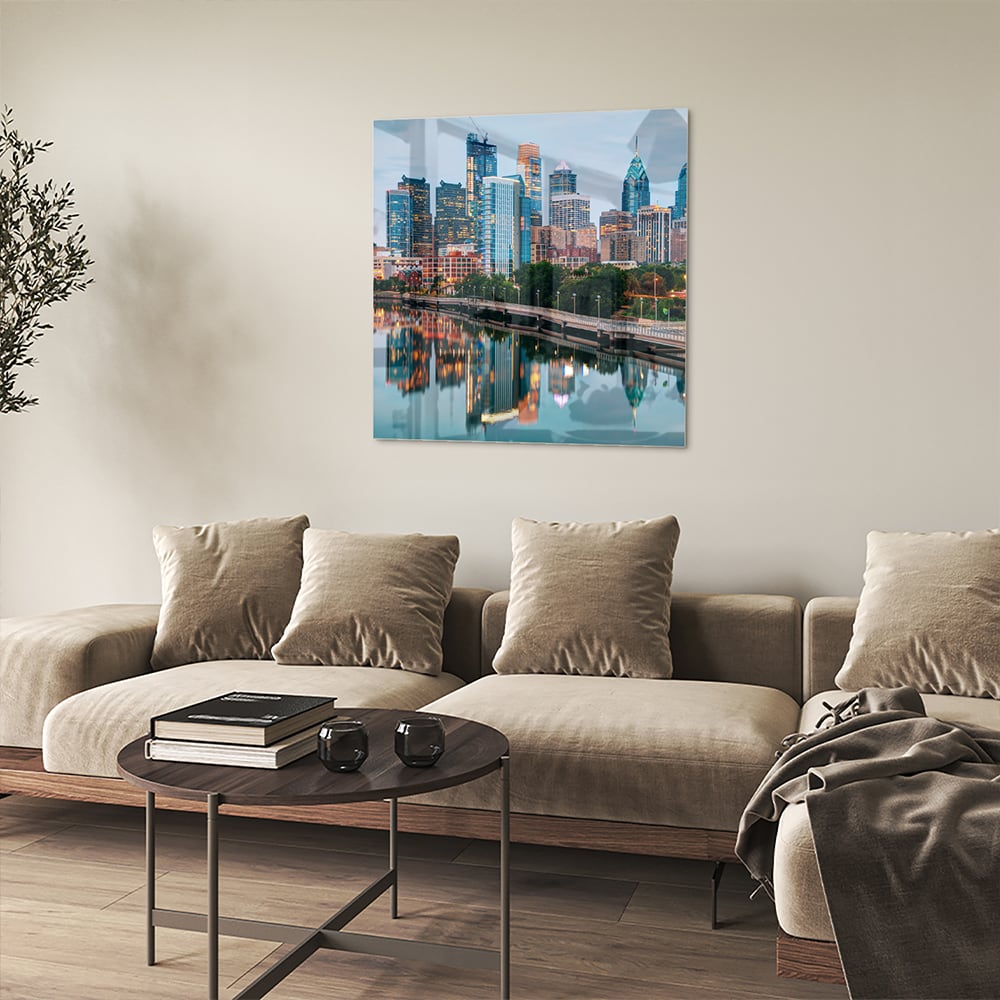 Glazen schilderij met een stadsgezicht en reflecties in het water