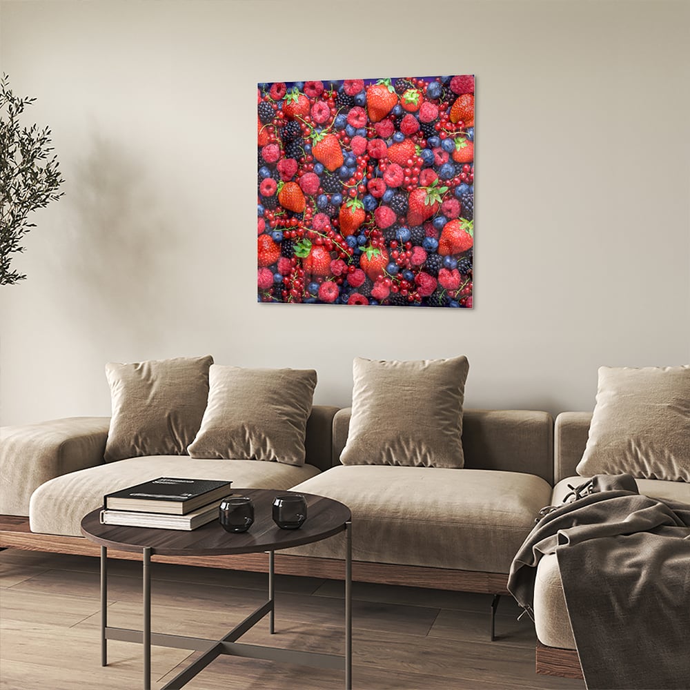 Glazen schilderij met een kleurrijke afbeelding van bessen en fruit