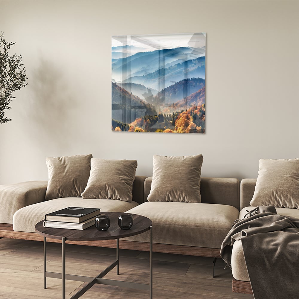 Glazen schilderij met een adembenemend berglandschap in warme herfstkleuren