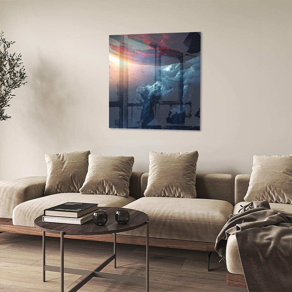 Glazen schilderij met een kosmisch uitzicht en kleurrijke lucht in woonkamer.