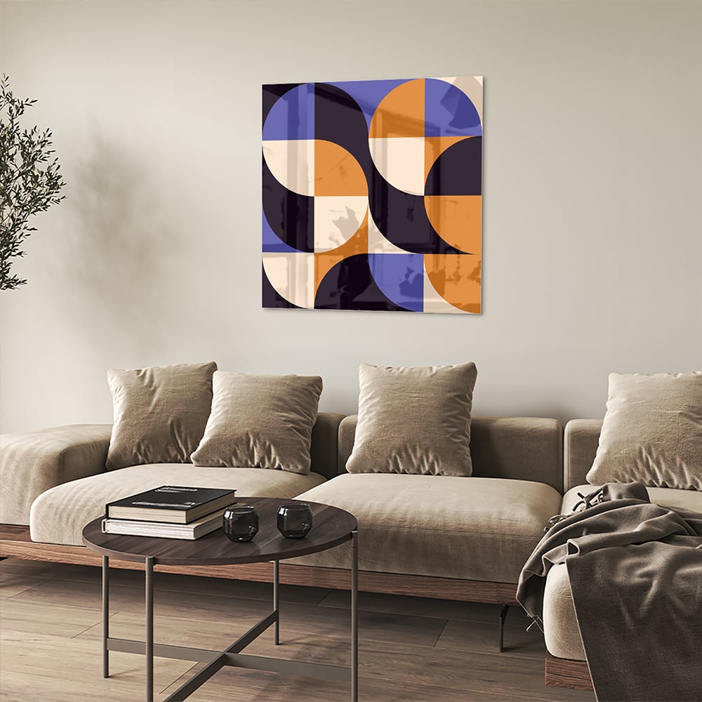Abstract glazen schilderij met blauwe en oranjekleurige vormen, perfect voor moderne interieurs.