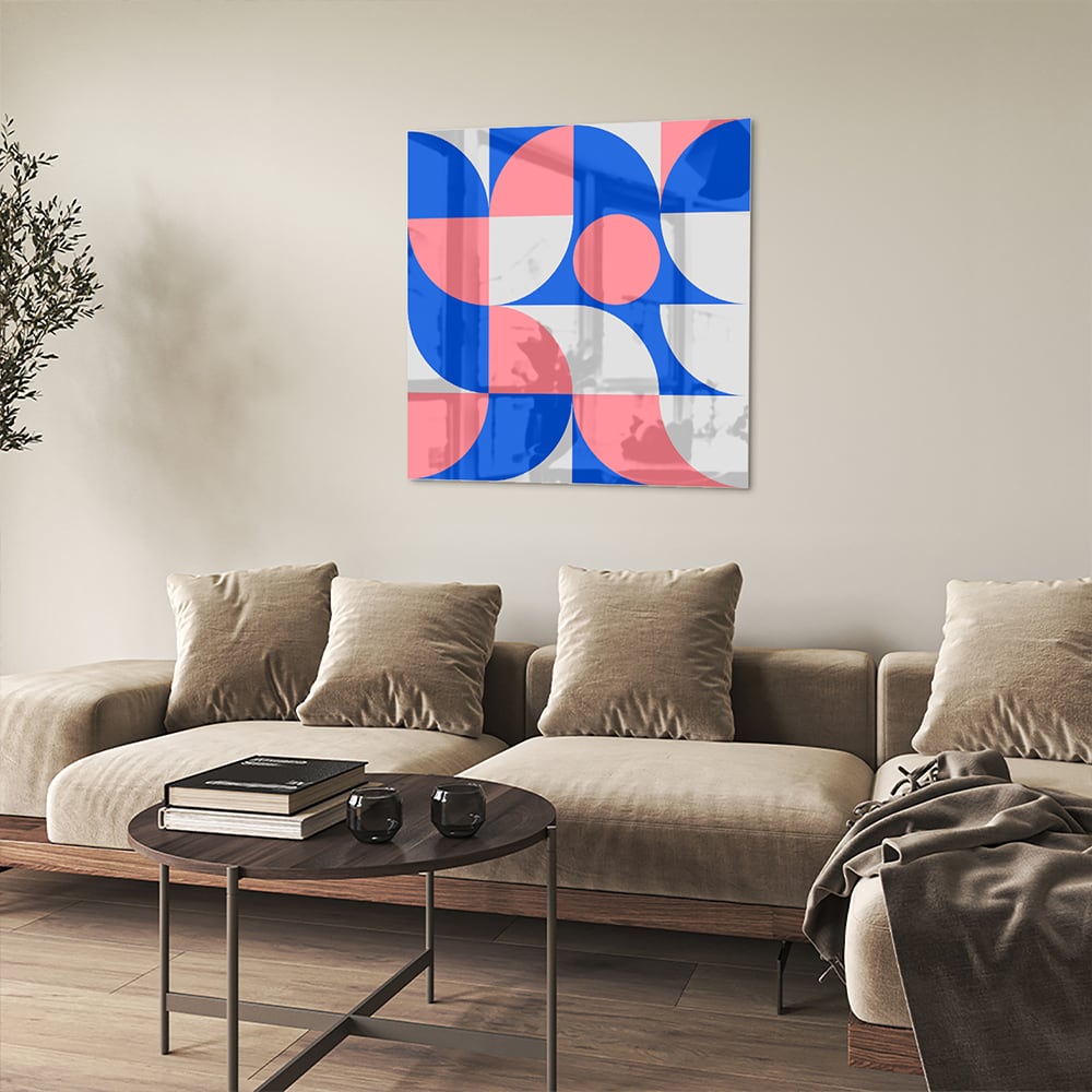 Abstract glazen schilderij met vormen in blauw en roze, perfect voor wanddecoratie.