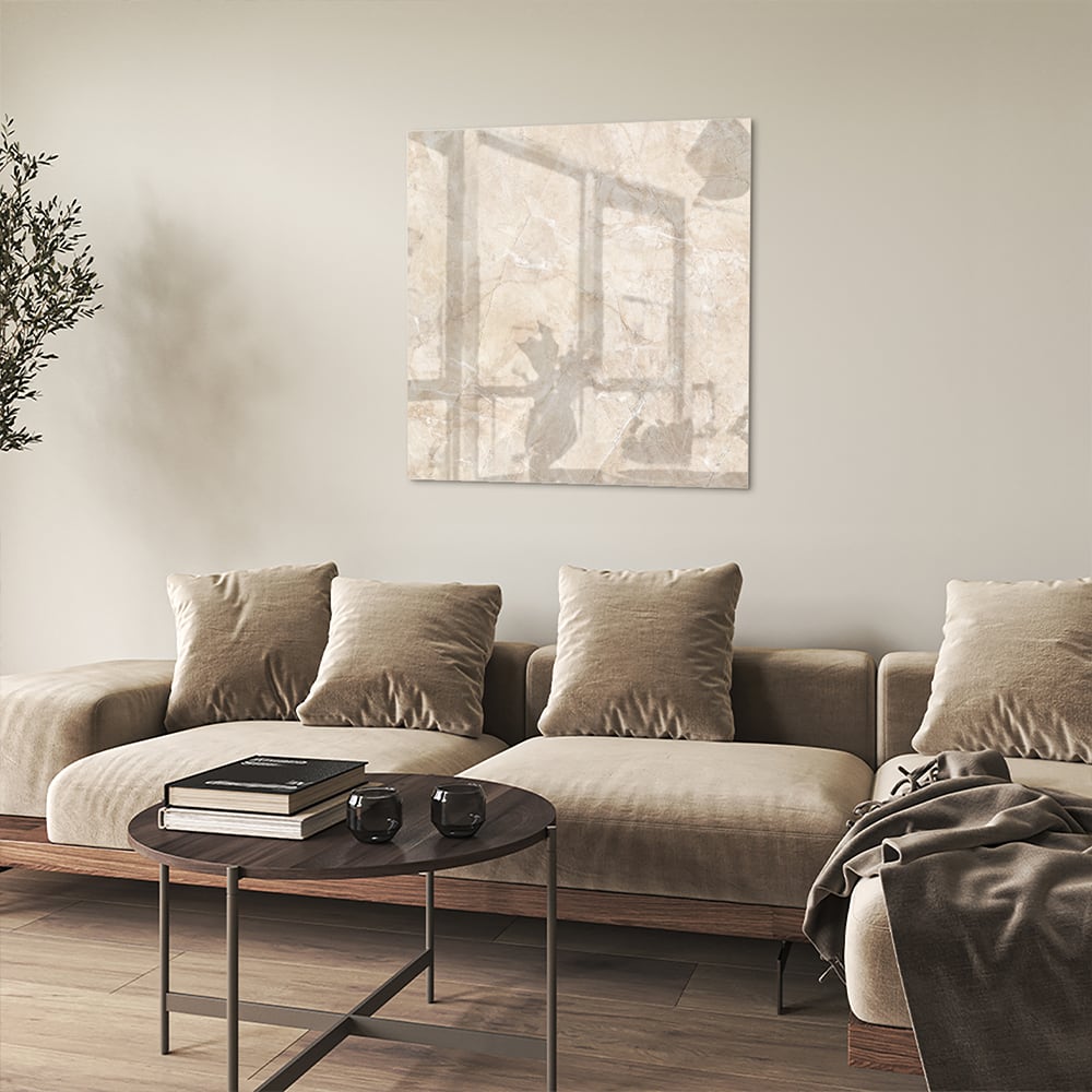 Een elegant glazen schilderij met natuurlijke tinten, perfect voor sfeervolle woonruimtes.