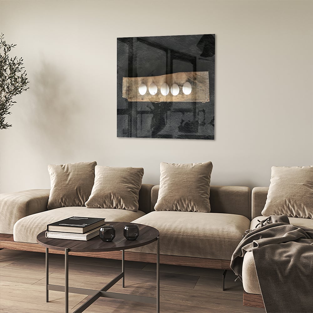 Elegant glazen schilderij met vier lichtpunten, perfect voor moderne interieurs.