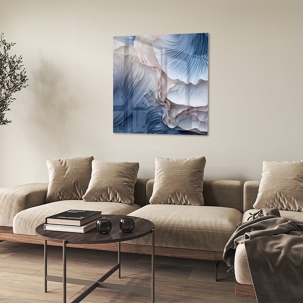Glazen schilderij met blauw-witte patronen in modern interieur