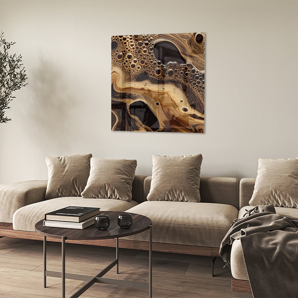 Abstract glazen schilderij met aardse kleuren en organische vormen, geschikt voor moderne interieurs.