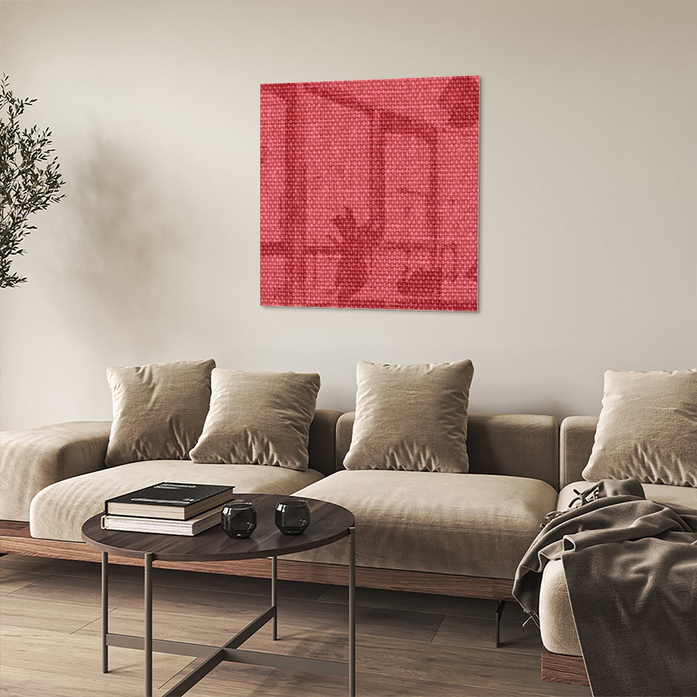 Modern glazen schilderij in helder rood aan de muur boven een licht houten kast.
