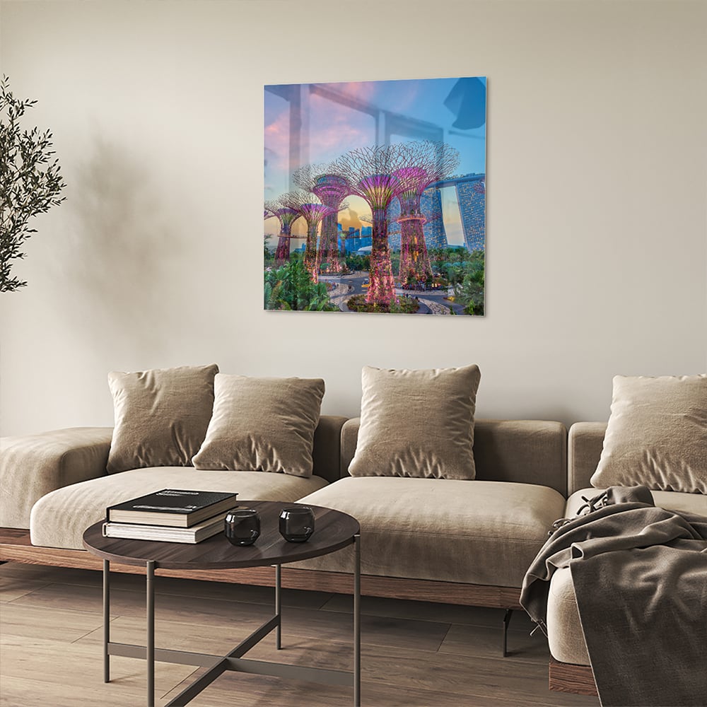 Glazen schilderij van de Boom van het Leven in Singapore met kleurrijke details