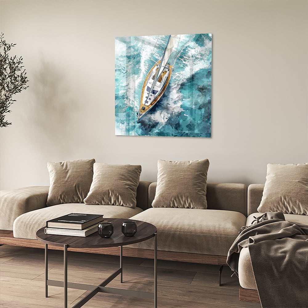 Glazen schilderij van een jacht die over een turquoise zee vaart.