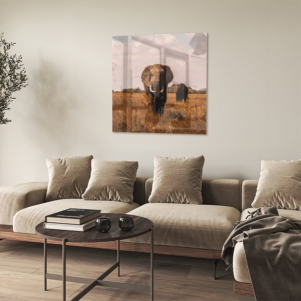 Glazen schilderij van twee olifanten in een gouden graslandschap