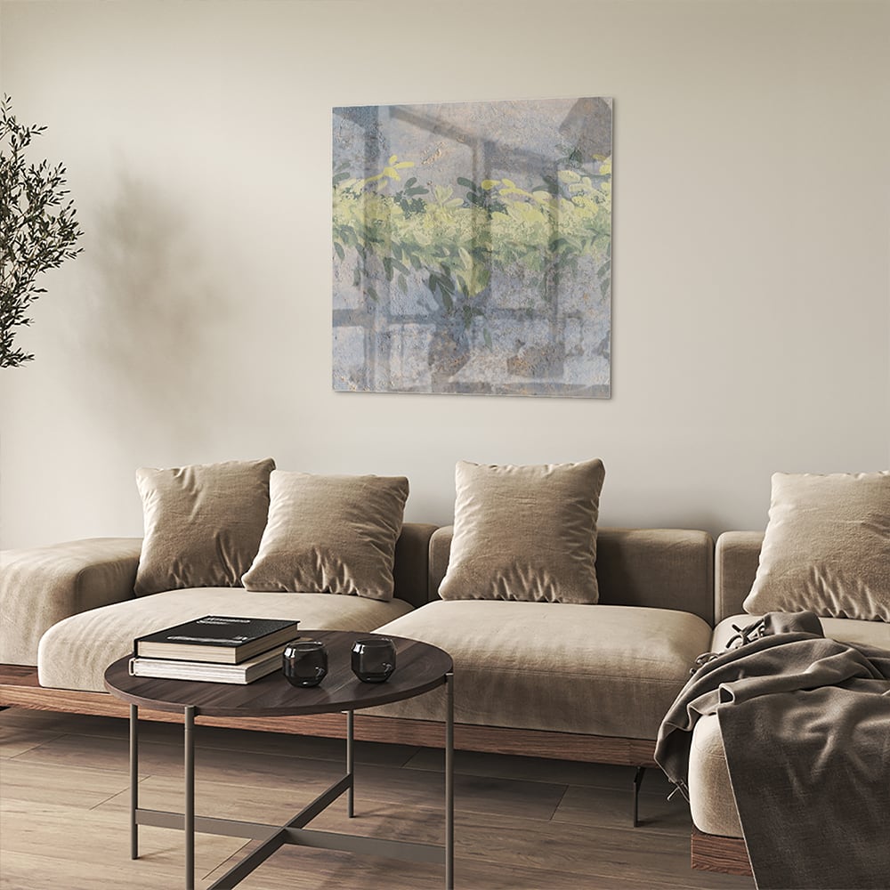 Glazen schilderij van gele bloemen in een lichte kamer