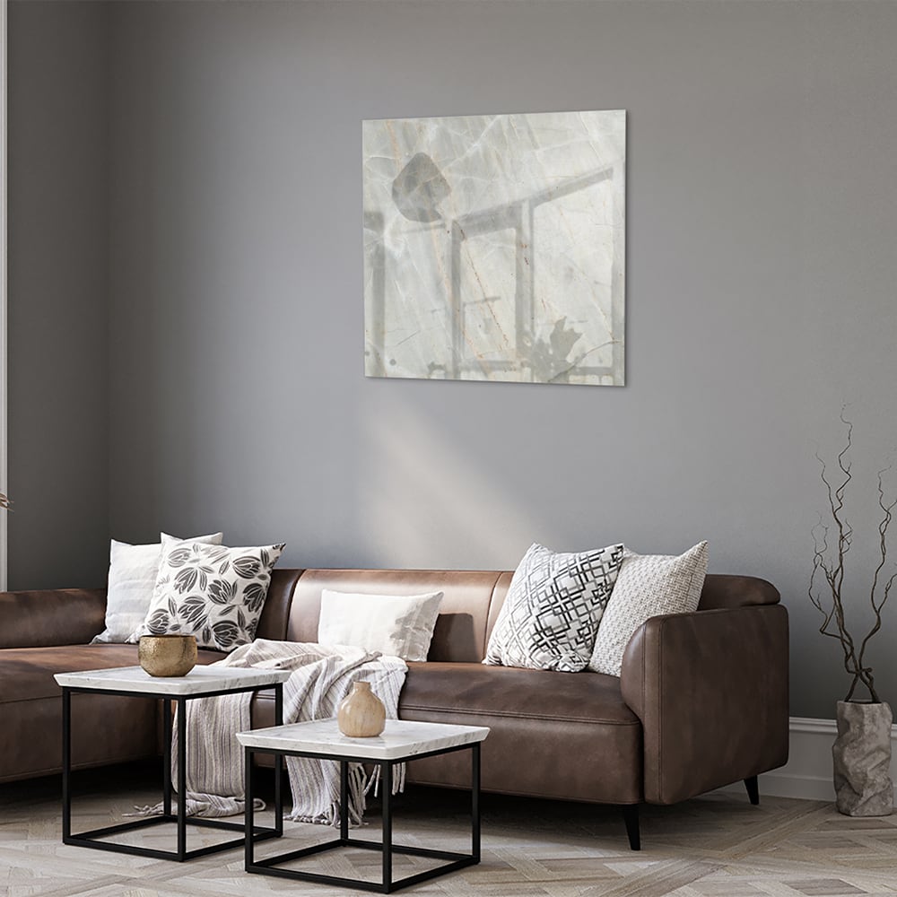Glazen schilderij met abstracte marmeren figuren, perfect voor interieurdecoratie.