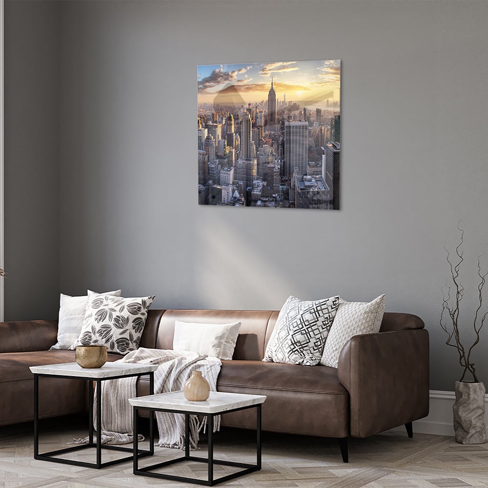 Glazen schilderij van de skyline van New York bij zonsondergang.