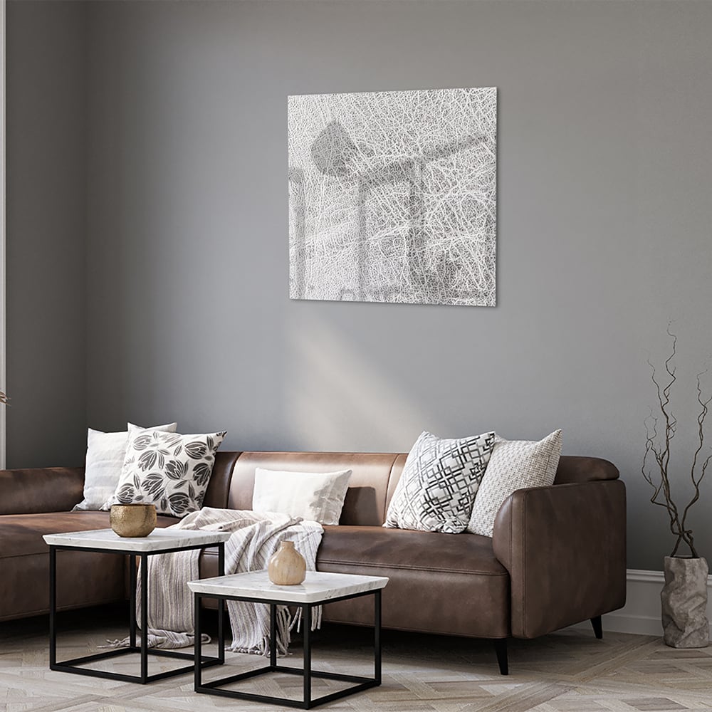 Een abstract glazen schilderij met lijnen, perfect voor moderne interieurs.