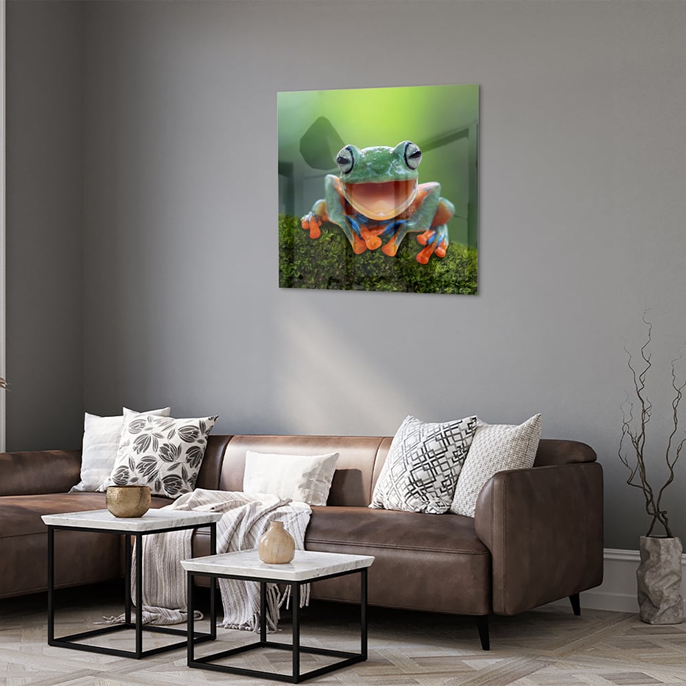 Glazen schilderij van een vrolijke boomkikker op een groene achtergrond