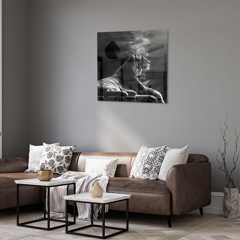 Glazen schilderij van een majestueuze tijger in zwart-wit