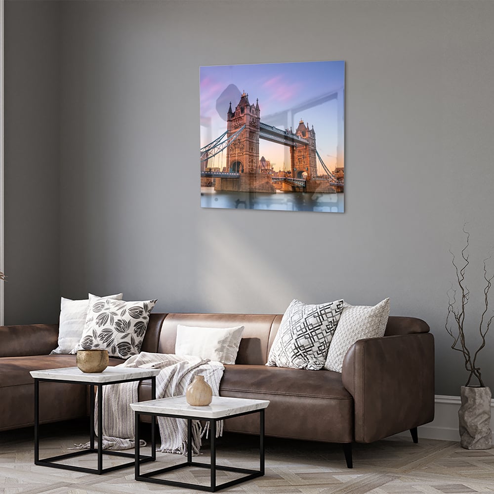 Glas schilderij van de Tower Bridge in Londen met een zonsondergang op de achtergrond.