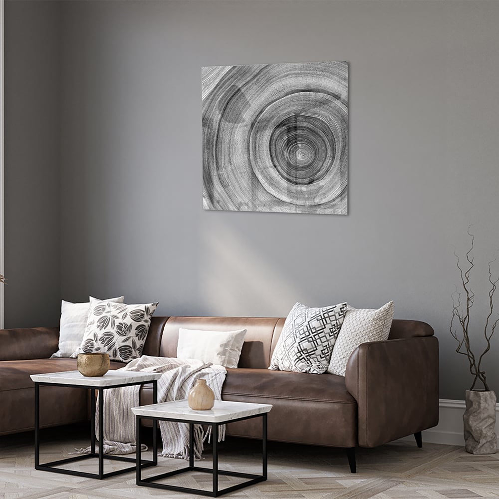 Abstract glazen schilderij in grijstinten met cirkels aan de muur