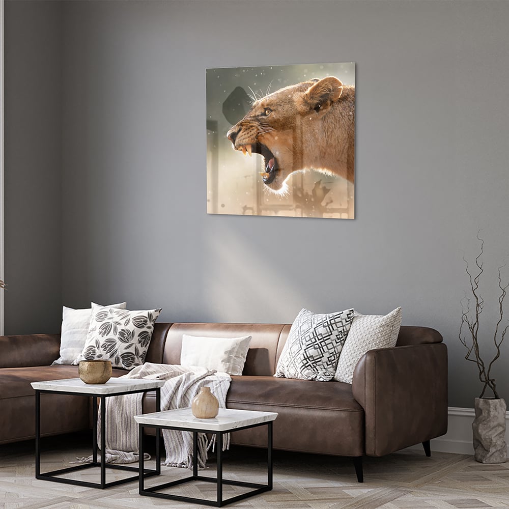 Glazen schilderij van een brullende leeuw, bijzonder kunstwerk voor aan de muur.
