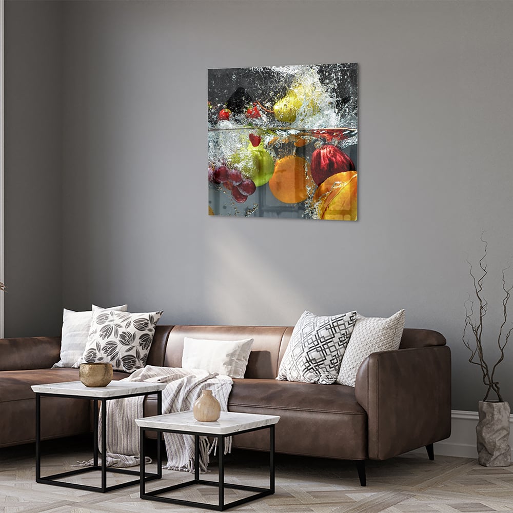 Glazen schilderij met kleurrijk fruit en sprankelend water