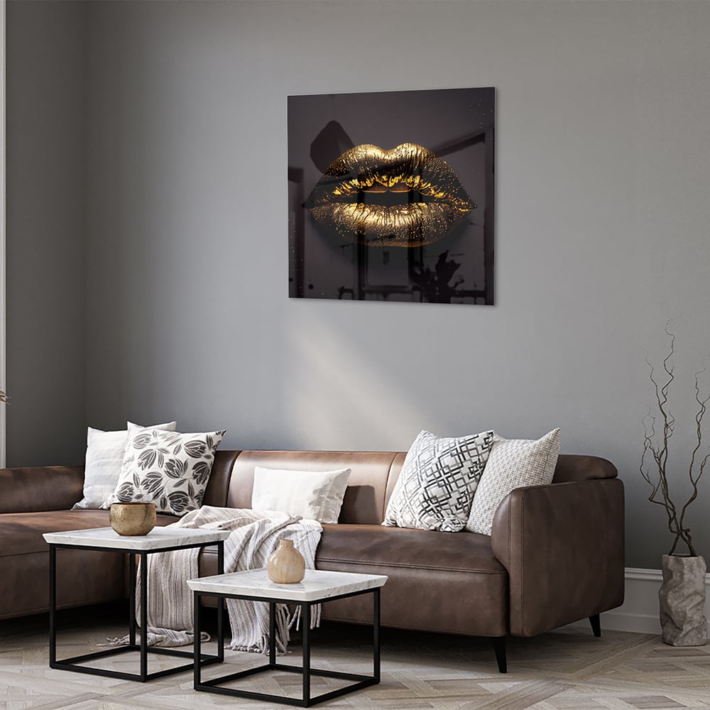 Glazen schilderij met gouden lippen, elegant voor in de woonkamer.