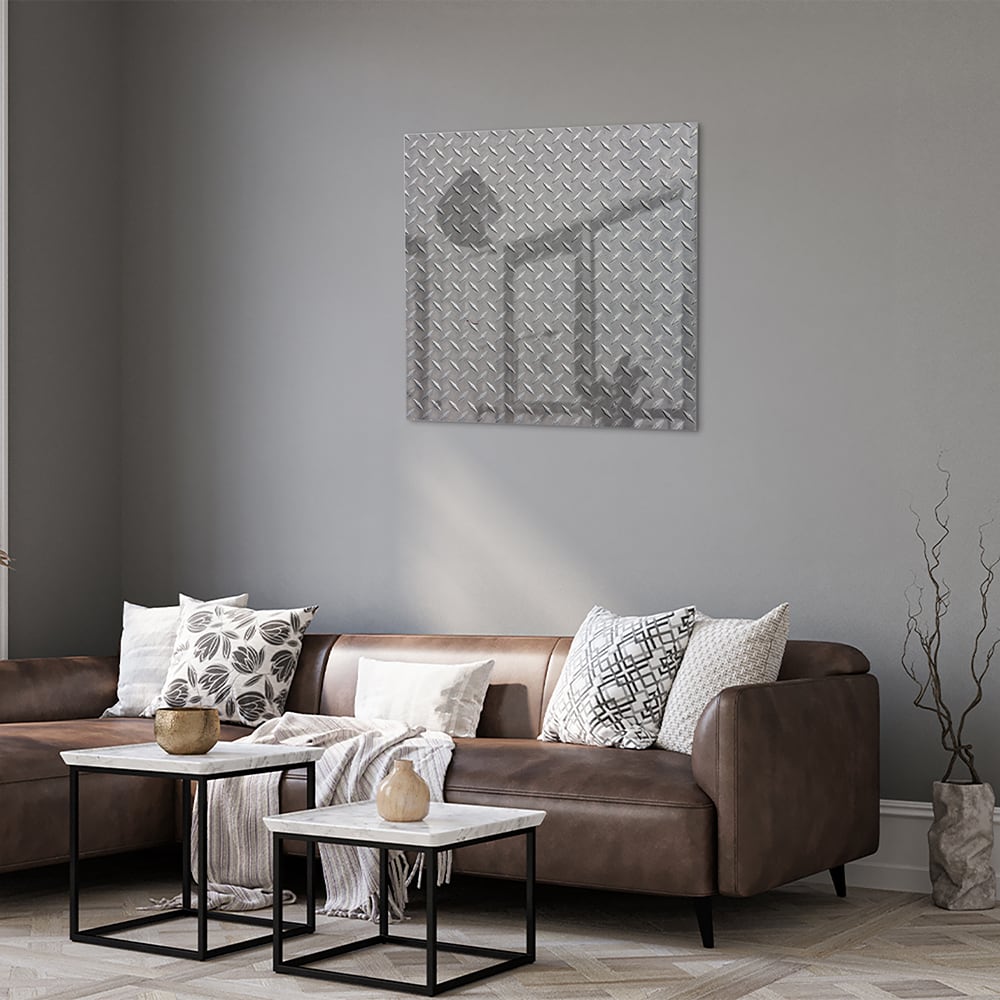 Industrile glazen schilderij met ruitpatroon aan de muur in een modern interieur.